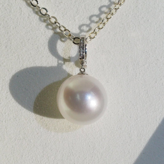 South Sea pearl pendant close-up — pink overtones AAA lustre 18K white gold | Tayam Jewellery Sydney
