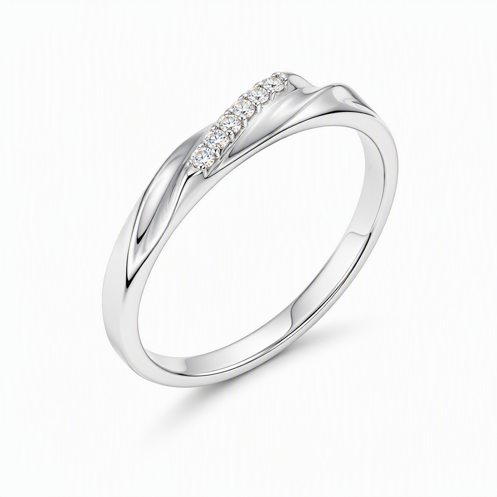 Twist diamond wedding ring close-up — 18K gold bespoke band | Tayam Sydney