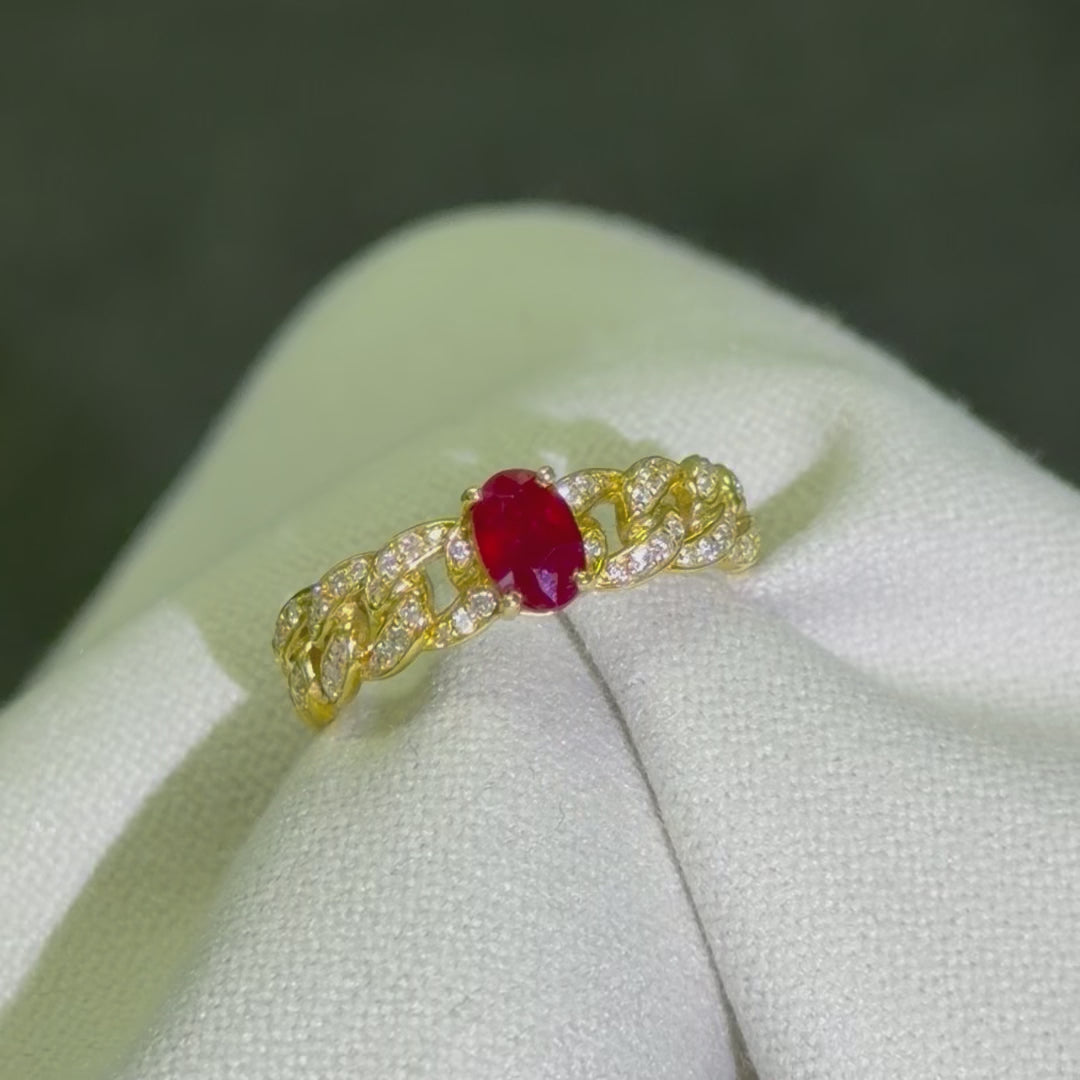 Ruby and diamond Cuban chain link ring in 18K yellow gold, 360 rotating view