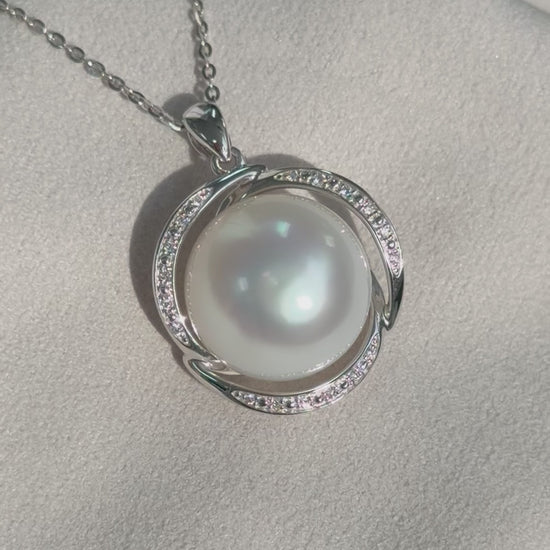 15.3mm Australian South Sea Pearl Pendant in 18K White Gold & Diamonds