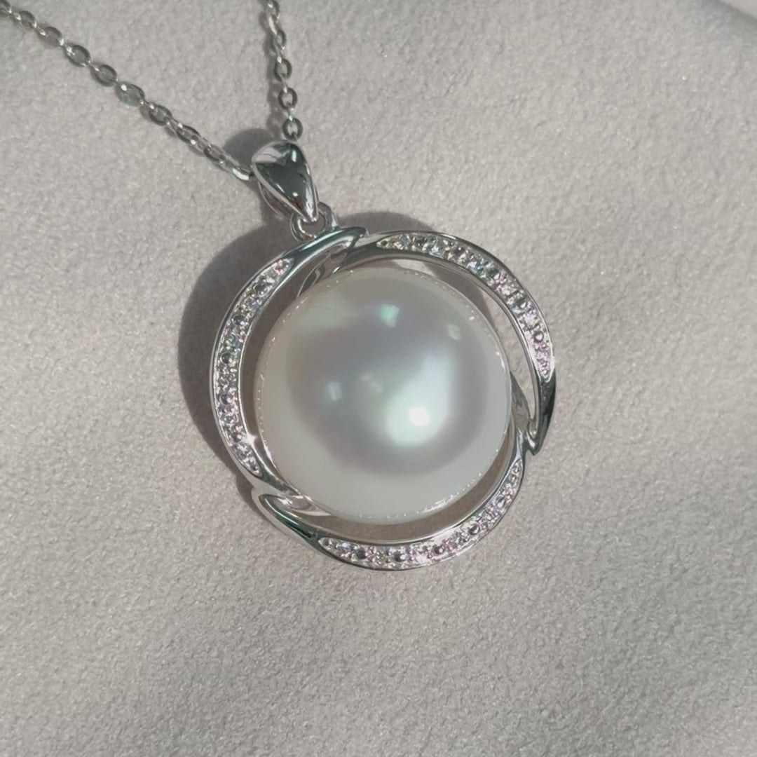 15.3mm Australian South Sea Pearl Pendant in 18K White Gold & Diamonds