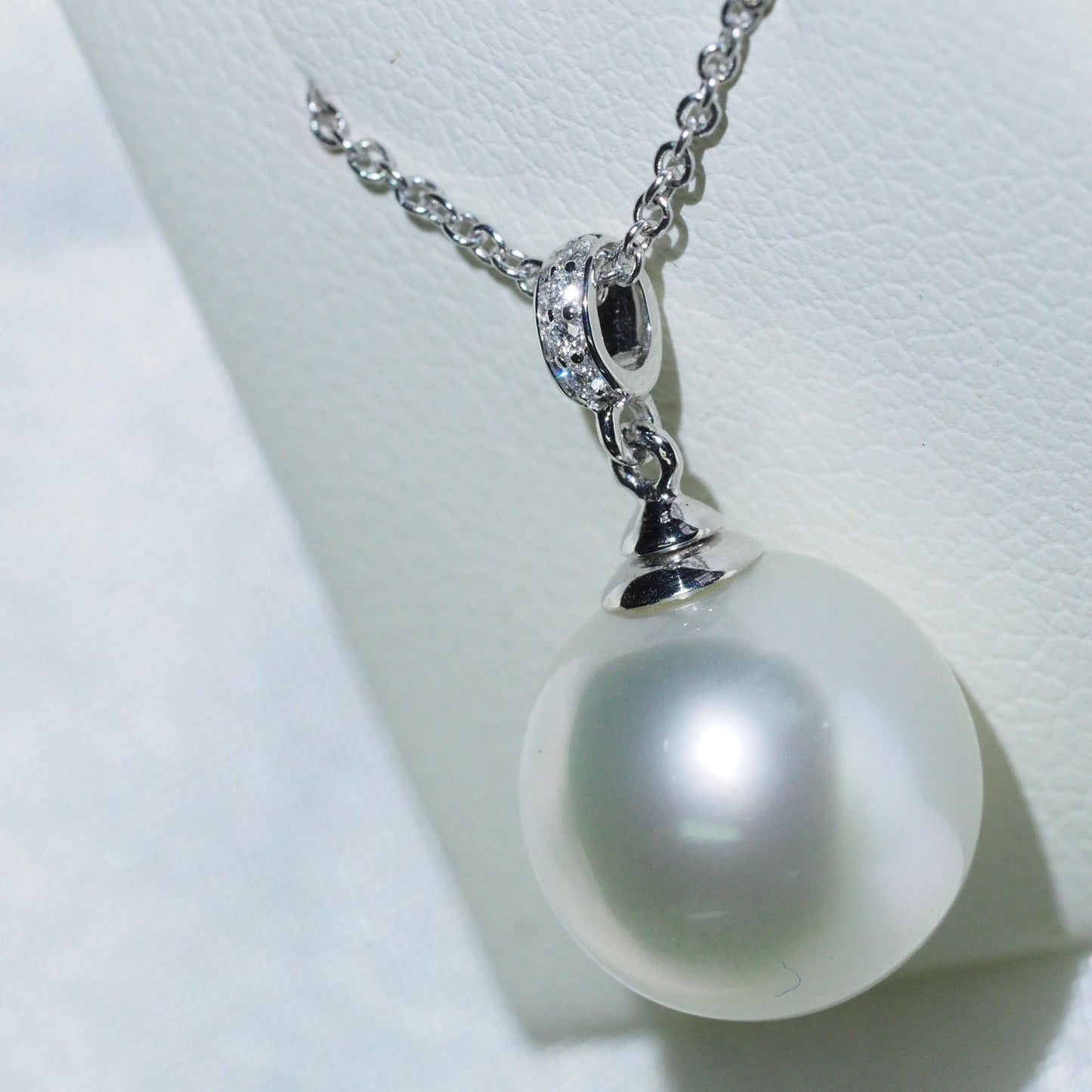 10mm South Sea pearl pendant close-up — natural diamonds 18K white gold | Tayam Sydney CBD