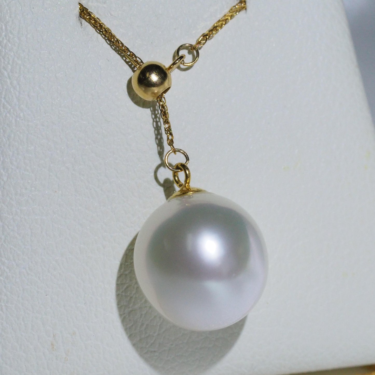 9.5-10mm round Australian South Sea pearl pendant with 18K yellow gold chain | Tayam Sydney CBD