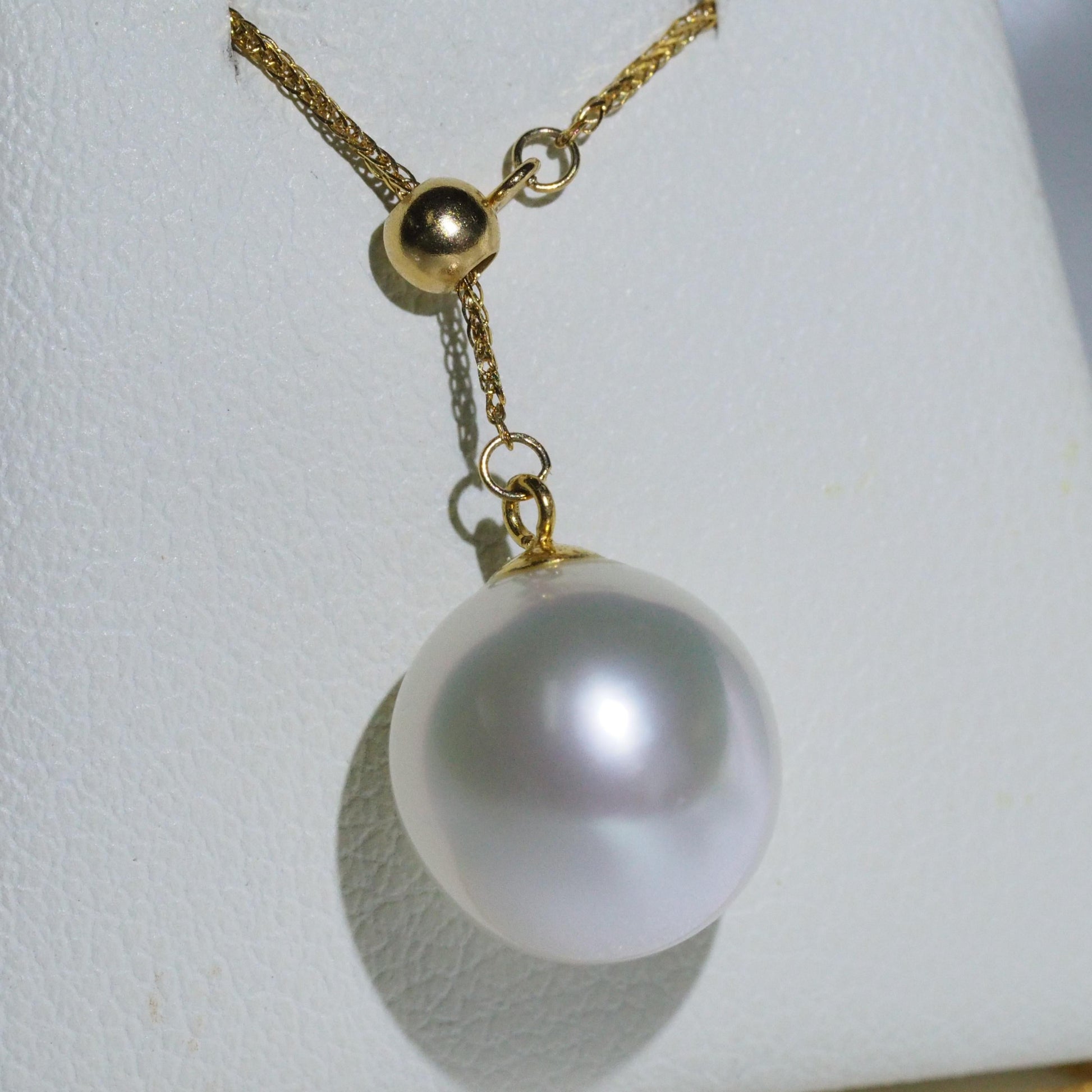 9.5-10mm round Australian South Sea pearl pendant with 18K yellow gold chain | Tayam Sydney CBD
