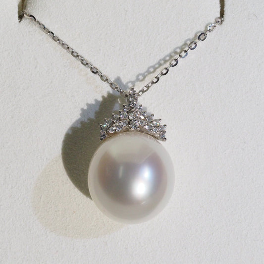 Large South Sea pearl pendant close-up — diamond tiara pink blue overtones 18K white gold | Tayam Jewellery Sydney