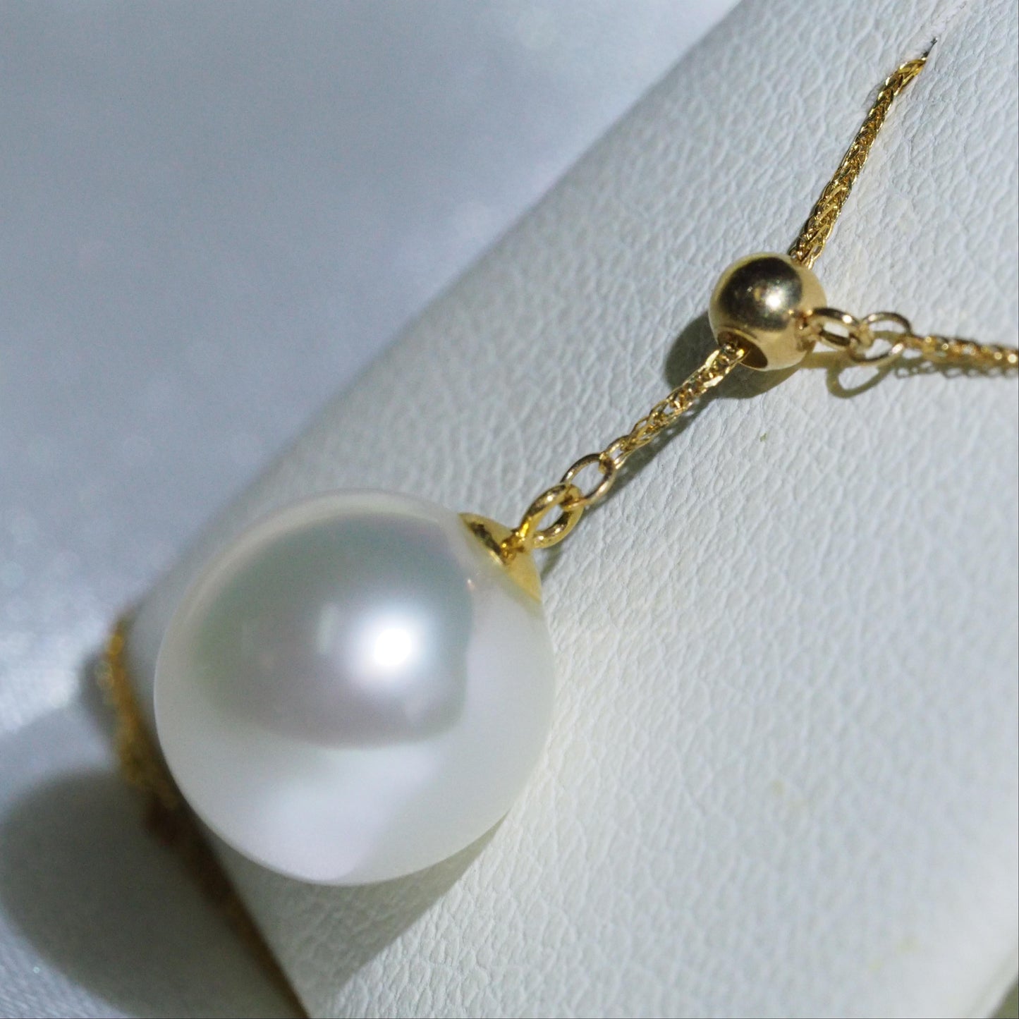 9.5-10mm South Sea pearl pendant close-up — AAA lustre 18K yellow gold | Tayam Sydney CBD