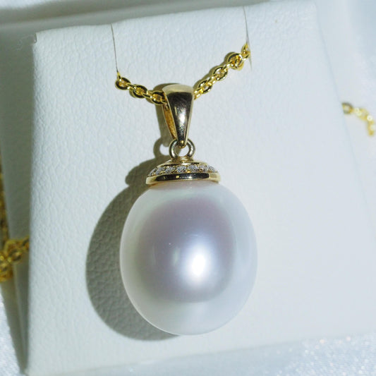 South Sea pearl pendant close-up — oval pearl pink overtones 9K yellow gold | Tayam Jewellery Sydney