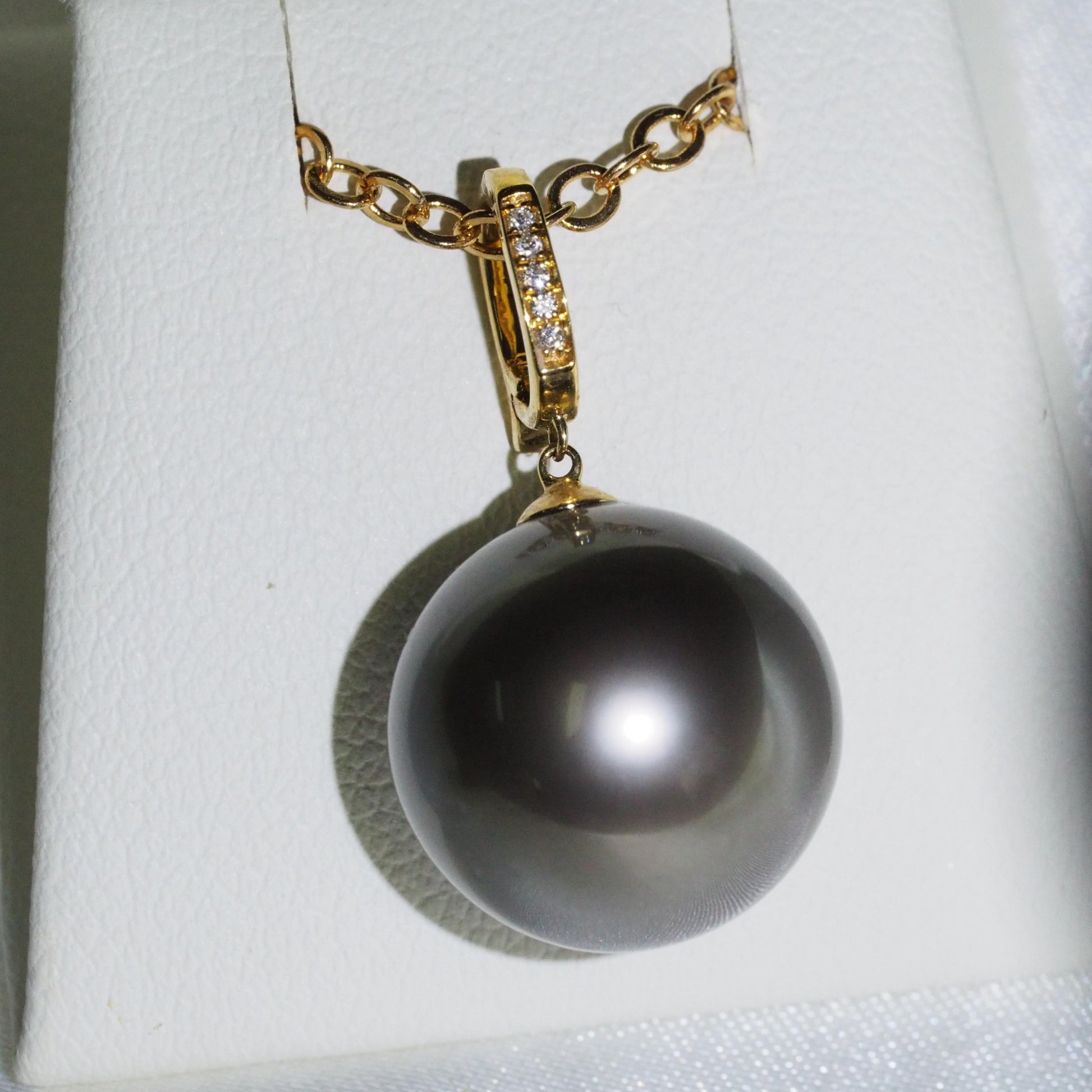 Tahitian black pearl pendant with diamond bail — 18K yellow gold 13-13.5mm round | Tayam Sydney CBD